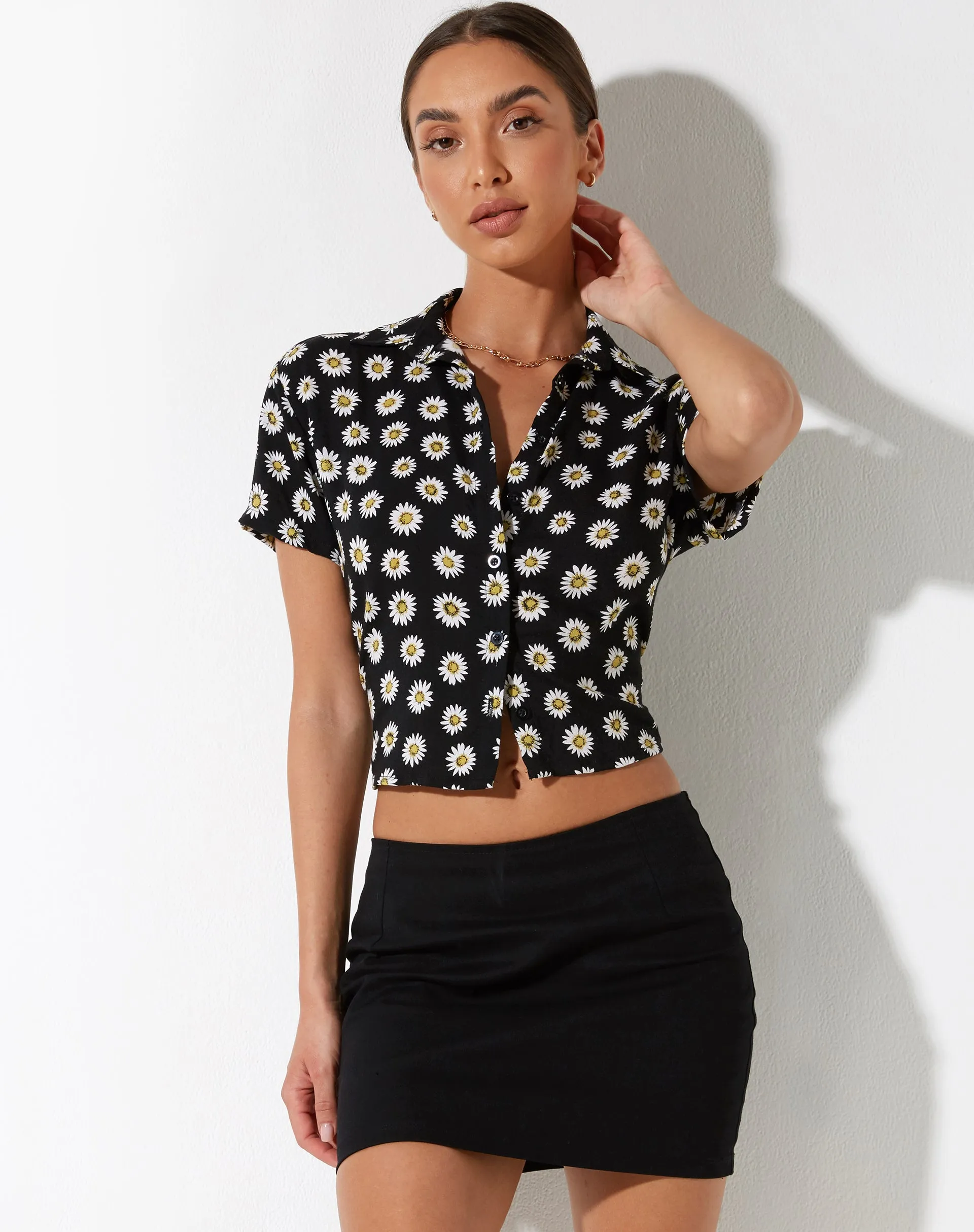 Yuwen Cropped Shirt in Grunge Daisy Black